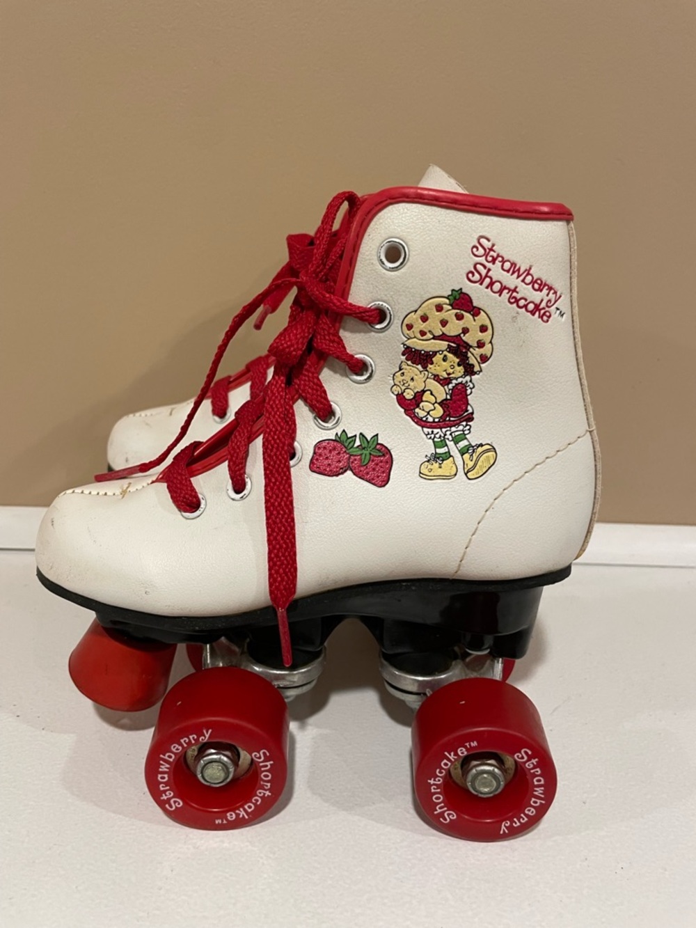 Vintage Strawberry Shortcake Kids White Roller Skate with Red Accents